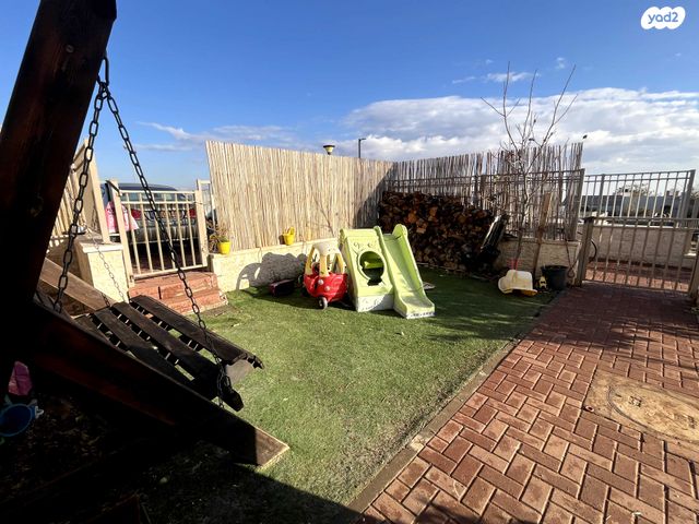 דו משפחתי, נוקדים