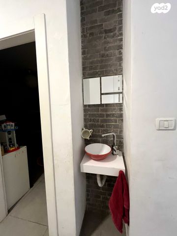 דו משפחתי, נוקדים