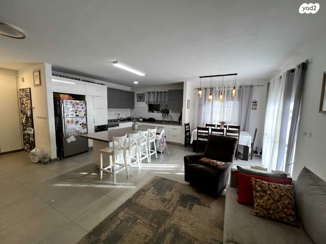 דו משפחתי, נוקדים