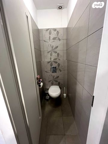 דו משפחתי, נוקדים