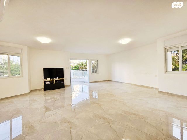 שדרות חיים וייצמן 53