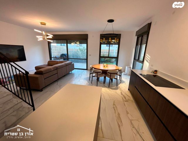 דו משפחתי, גבעות עדן