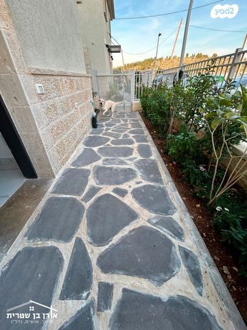 דו משפחתי, גבעות עדן