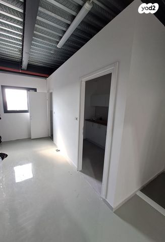 מבני תעשיה, אזור תעשיה א, חולון