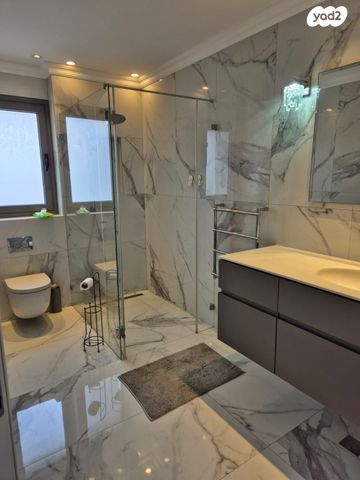 גג/ פנטהאוז, דודו דותן, עיר ימים, נתניה