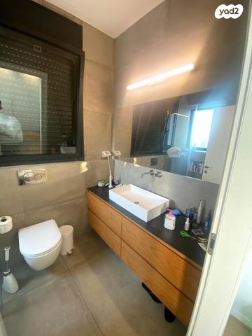 דירה, קניוק יורם, גני שרונה, קרית הממשלה, תל אביב יפו