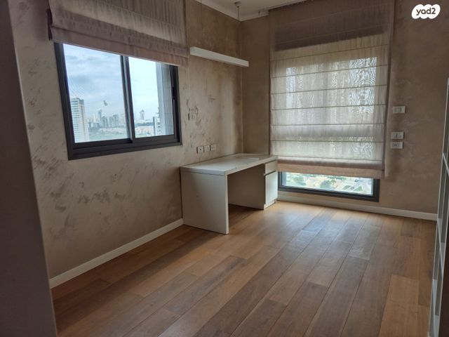 גג/ פנטהאוז, דודו דותן, עיר ימים, נתניה