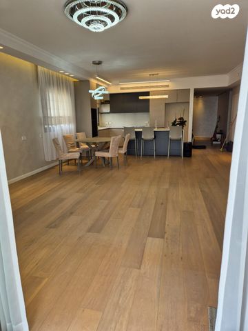 גג/ פנטהאוז, דודו דותן, עיר ימים, נתניה