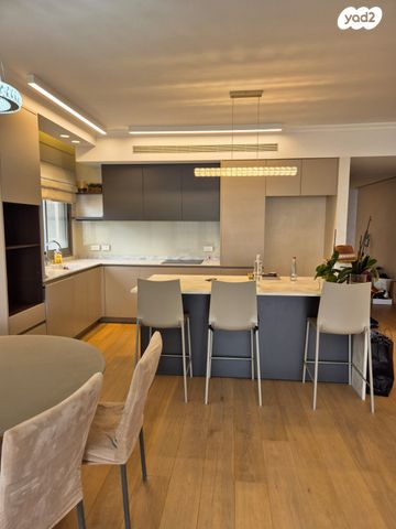 גג/ פנטהאוז, דודו דותן, עיר ימים, נתניה