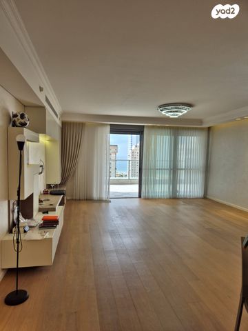 גג/ פנטהאוז, דודו דותן, עיר ימים, נתניה