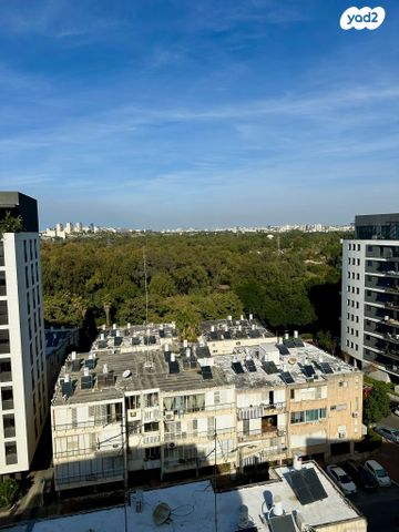 גג/ פנטהאוז, אנה פרנק, חרוזים, רמת גן