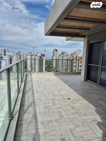 גג/ פנטהאוז, דודו דותן, עיר ימים, נתניה