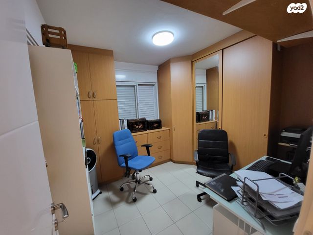 גג/ פנטהאוז, חדרה