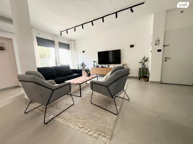 דירה, שלום עליכם, בת ים