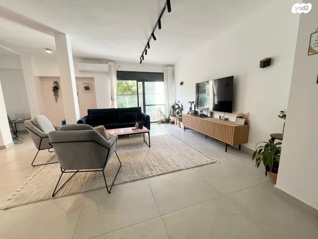 דירה, שלום עליכם, בת ים