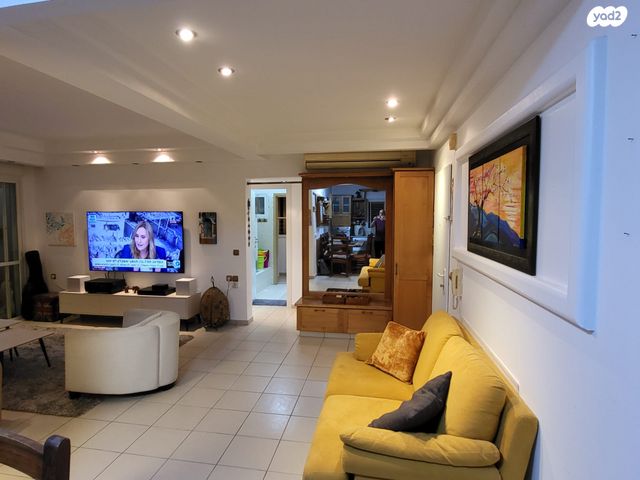 גג/ פנטהאוז, חדרה