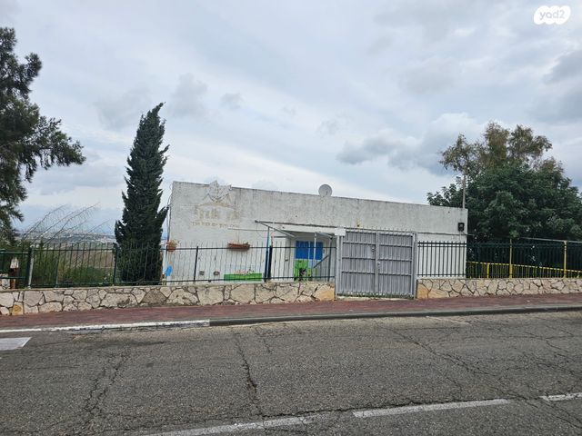 בניין משרדים, בן דור, נשר