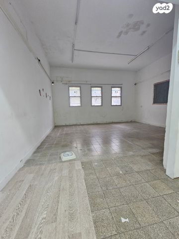 בניין משרדים, בן דור, נשר