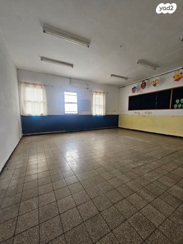 בניין משרדים, בן דור, נשר