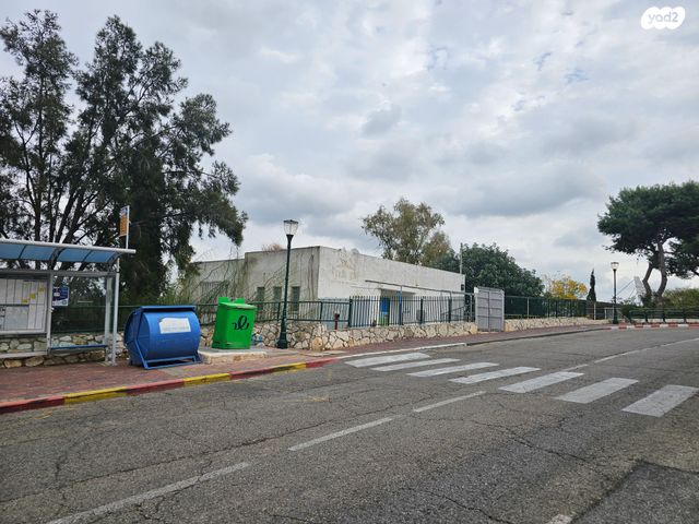 בניין משרדים, בן דור, נשר