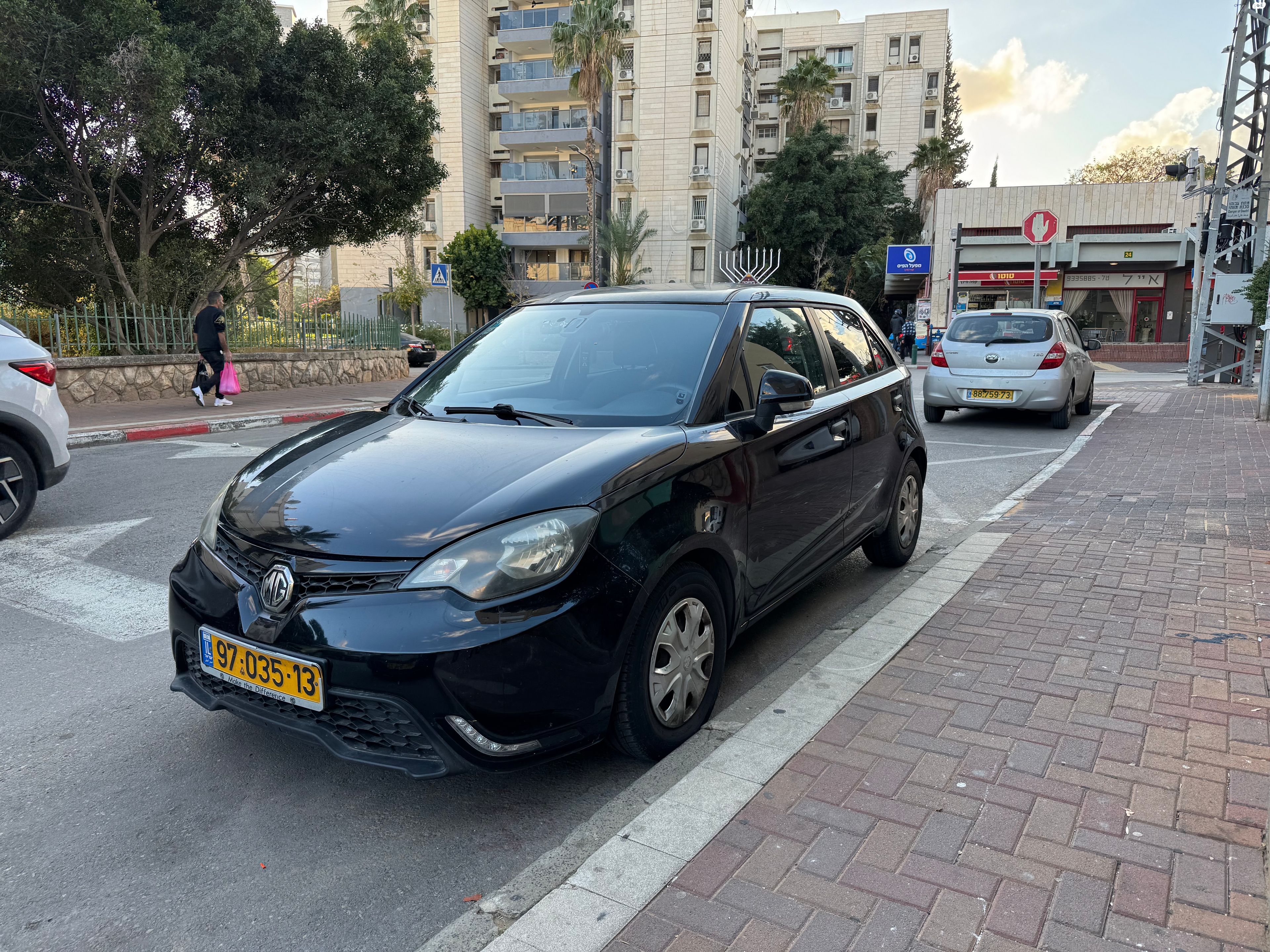 מודעת רכב אם ג'י MG3