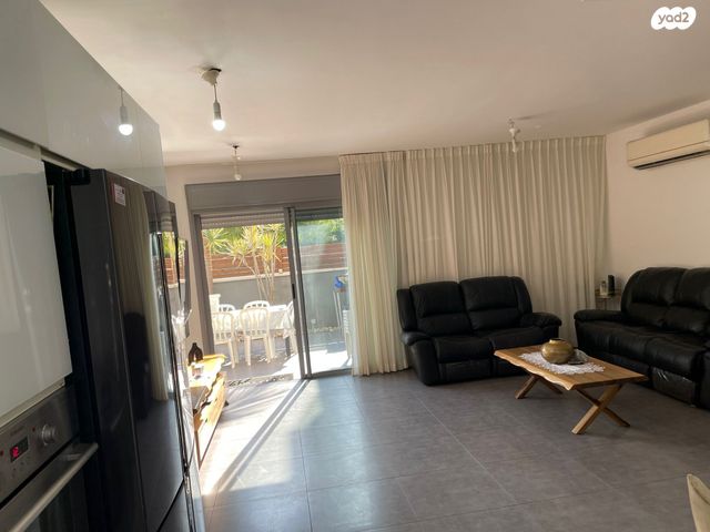 דירת גן, יונה וולך, רמלה