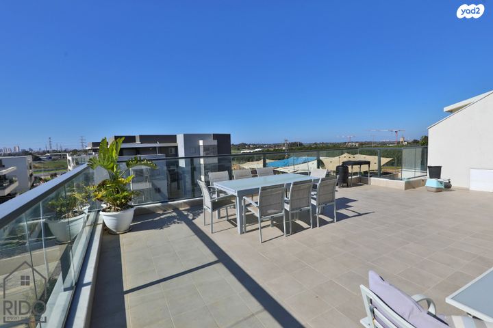 גג/ פנטהאוז, הארבל, פרדסיה, פרדסיה