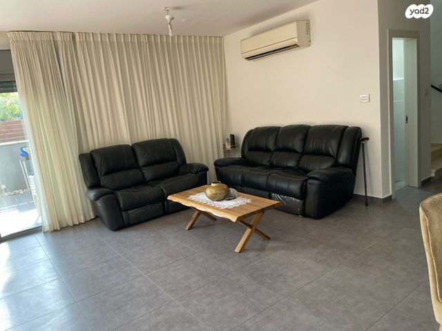 דירת גן, יונה וולך, רמלה