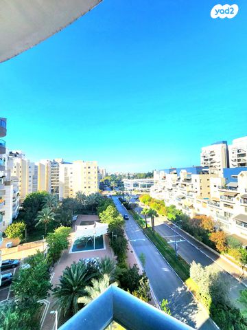 דירה, פרופ' דניאל כהנמן, רחובות המדע, רחובות