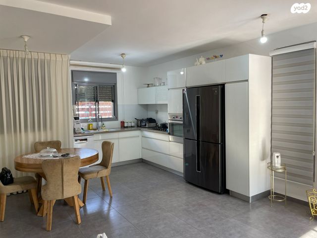 דירת גן, יונה וולך, רמלה