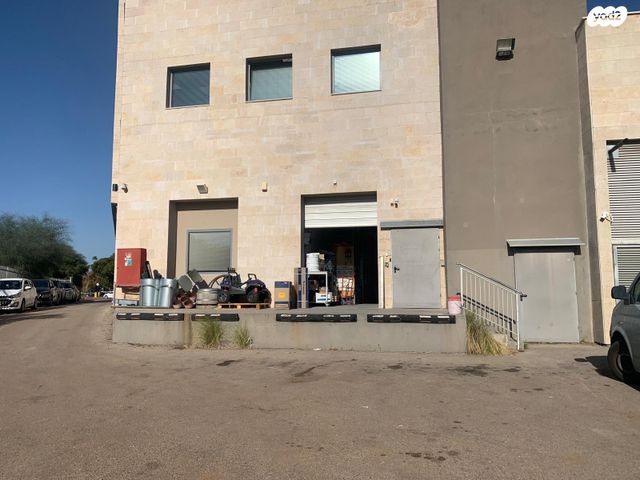 מחסנים, כפר סבא