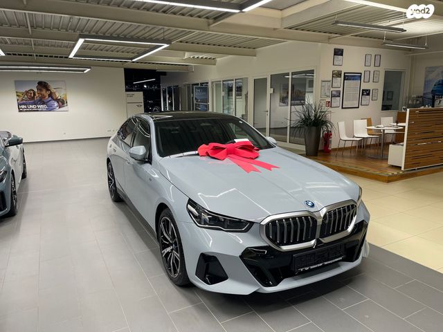 מודעת רכב ב מ וו סדרה 5