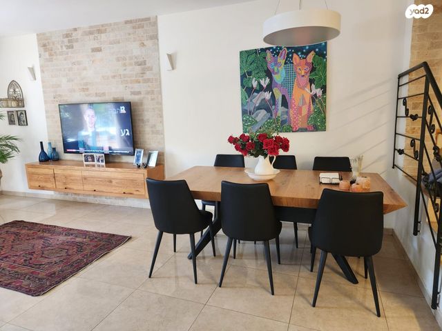 דו משפחתי, עפרוני 22, צוותא ב, אלפי מנשה