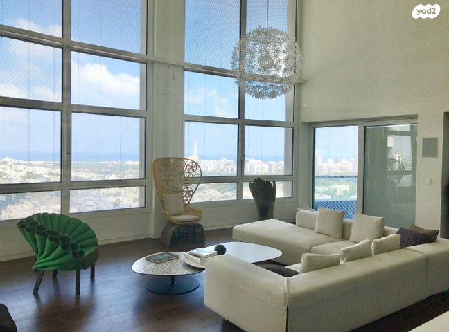 ניסים אלוני 21