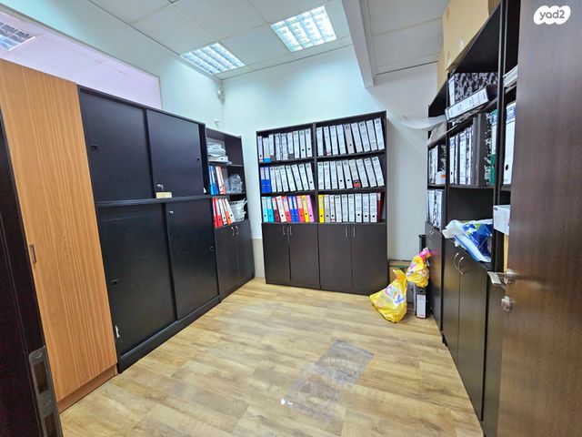 משרדים, שבזי, יהוד מונוסון