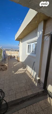 גג/ פנטהאוז, פרישמן 5, רסקו א', חולון