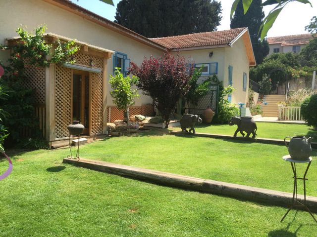 משק חקלאי/ נחלה, בית עובד