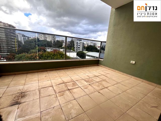 גג/ פנטהאוז, צבי מנדלבלט, הרצליה