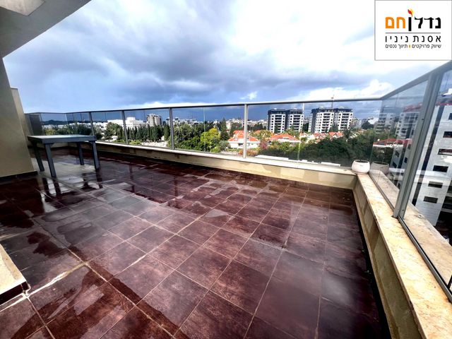 גג/ פנטהאוז, צבי מנדלבלט, הרצליה