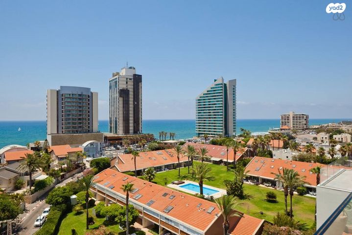 גג/ פנטהאוז, קדושי השואה, הרצליה פיתוח, הרצליה