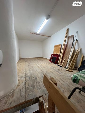 חנויות/ שטח מסחרי