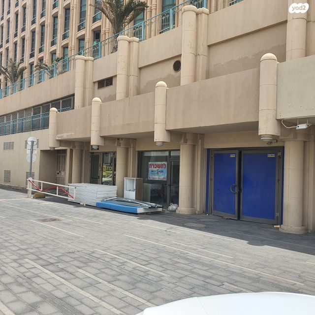 חנויות/ שטח מסחרי