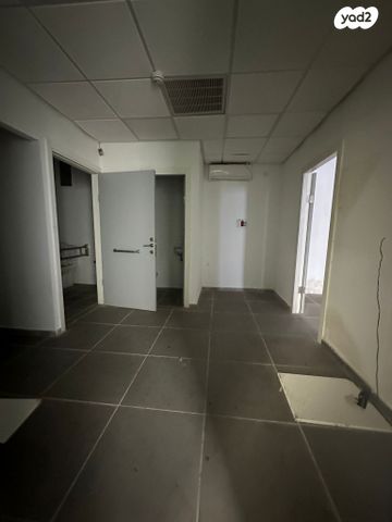 חנויות/ שטח מסחרי, שדרות מוריה, מרכז הכרמל, חיפה