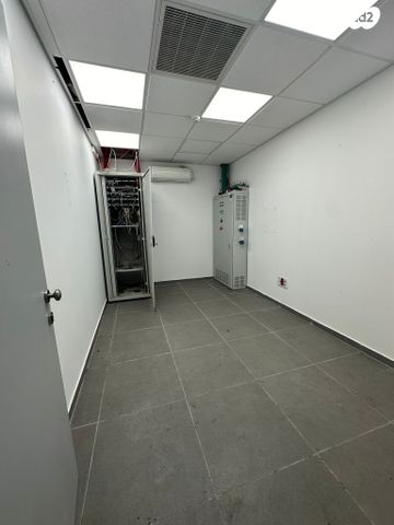 חנויות/ שטח מסחרי, שדרות מוריה, מרכז הכרמל, חיפה