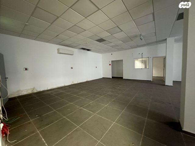 חנויות/ שטח מסחרי, שדרות מוריה, מרכז הכרמל, חיפה