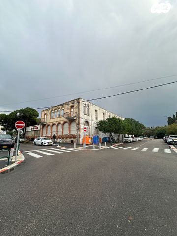 חנויות/ שטח מסחרי, שדרות מוריה, מרכז הכרמל, חיפה