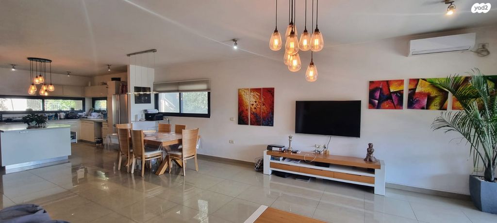 דו משפחתי, אורנית