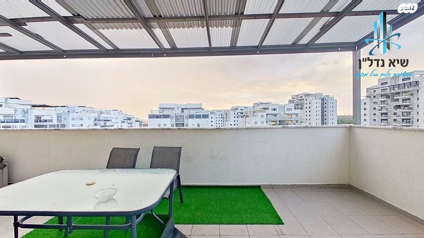 גג/ פנטהאוז, שדרות הרצל, נאות שמיר, יבנה