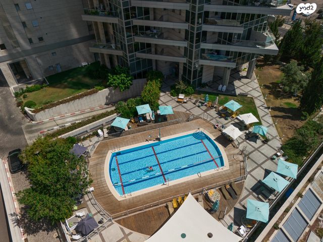 ניסים אלוני 