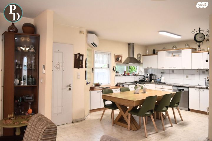 דו משפחתי, האלה, פרדסיה